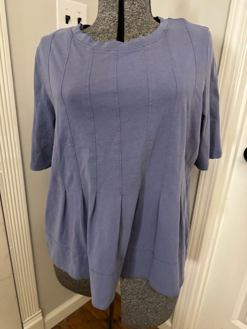 Women’s easel Elsie Pleated Short-Sleeve Tee in Tea Blue size Small